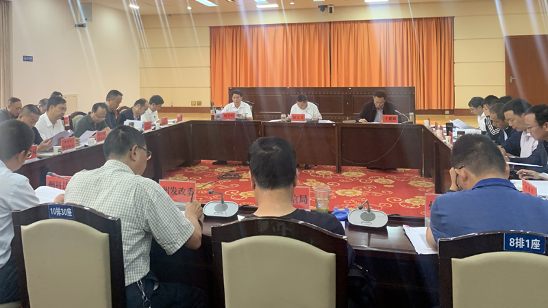 州委常委,常务副州长,州战略性新兴产业推进组组长赵克义主持会议